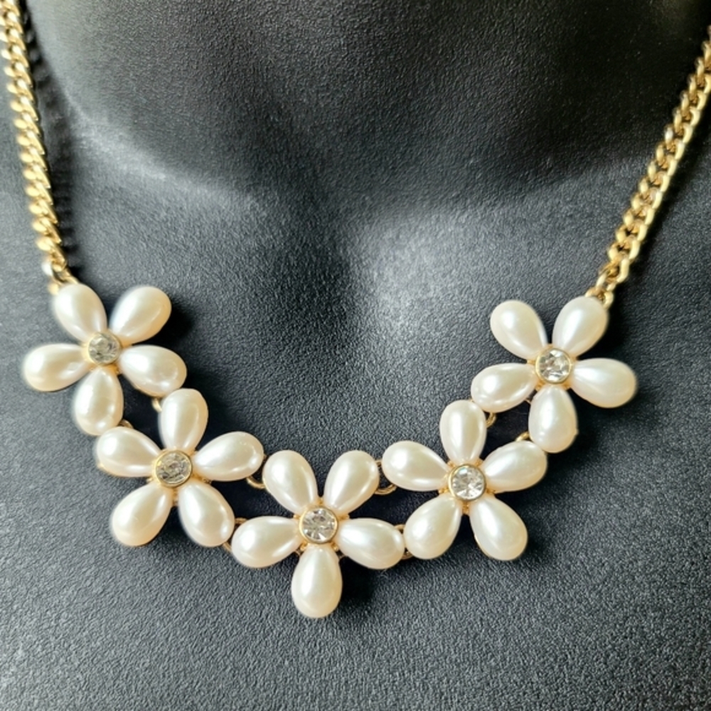 Fashion Gold Color Five Pearl Flower with Crystal Necklace